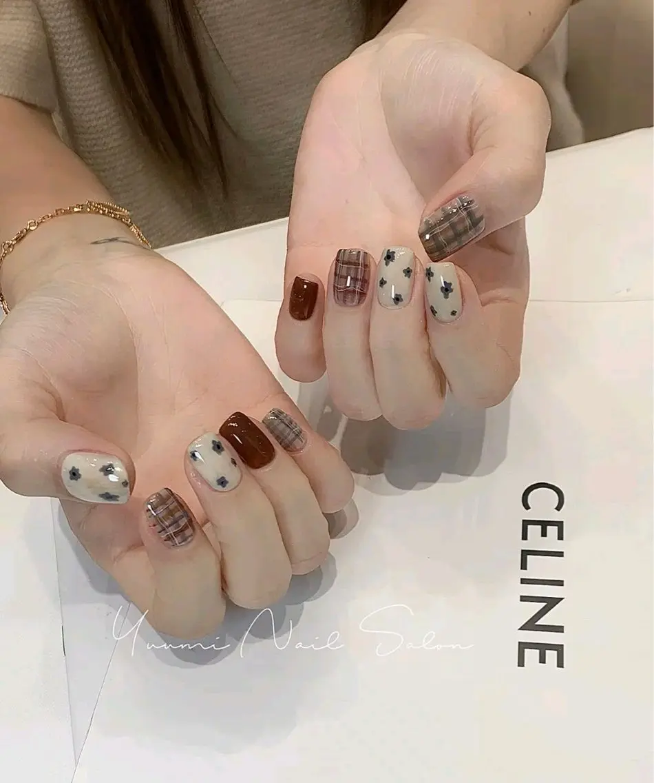 ネイル フレンチネイル グラデーション ラメ(グリッター) マグネットネイル ミラーネイル ハンドネイル Lumi de nailsのネイルデザイン