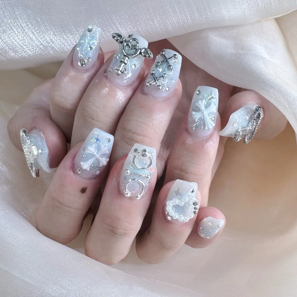 ネイル チークネイル ガーリー キラキラネイル 韓国ネイル メンズネイル ハンドネイル princess スカルプ専門店のネイルデザイン