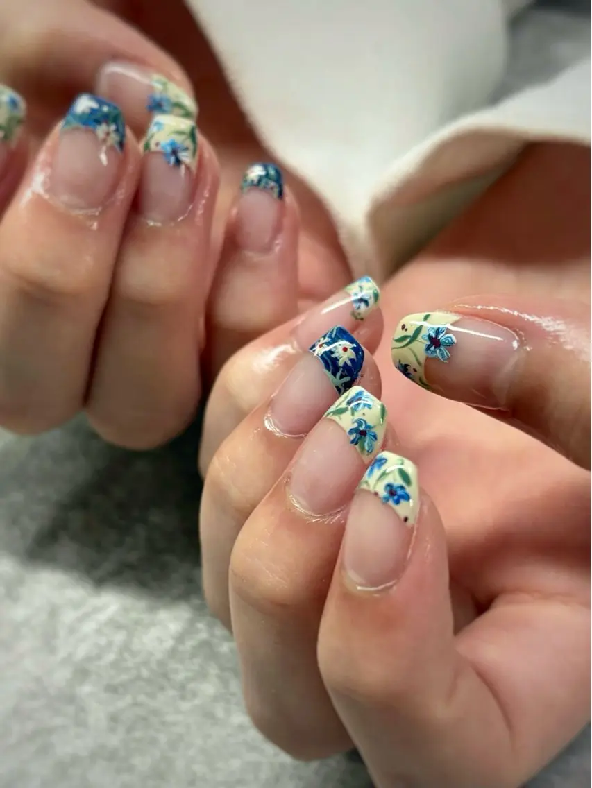 ネイル フラワーネイル フレンチネイル ガーリー ハンドネイル FIORITURA Maikoのネイルデザイン