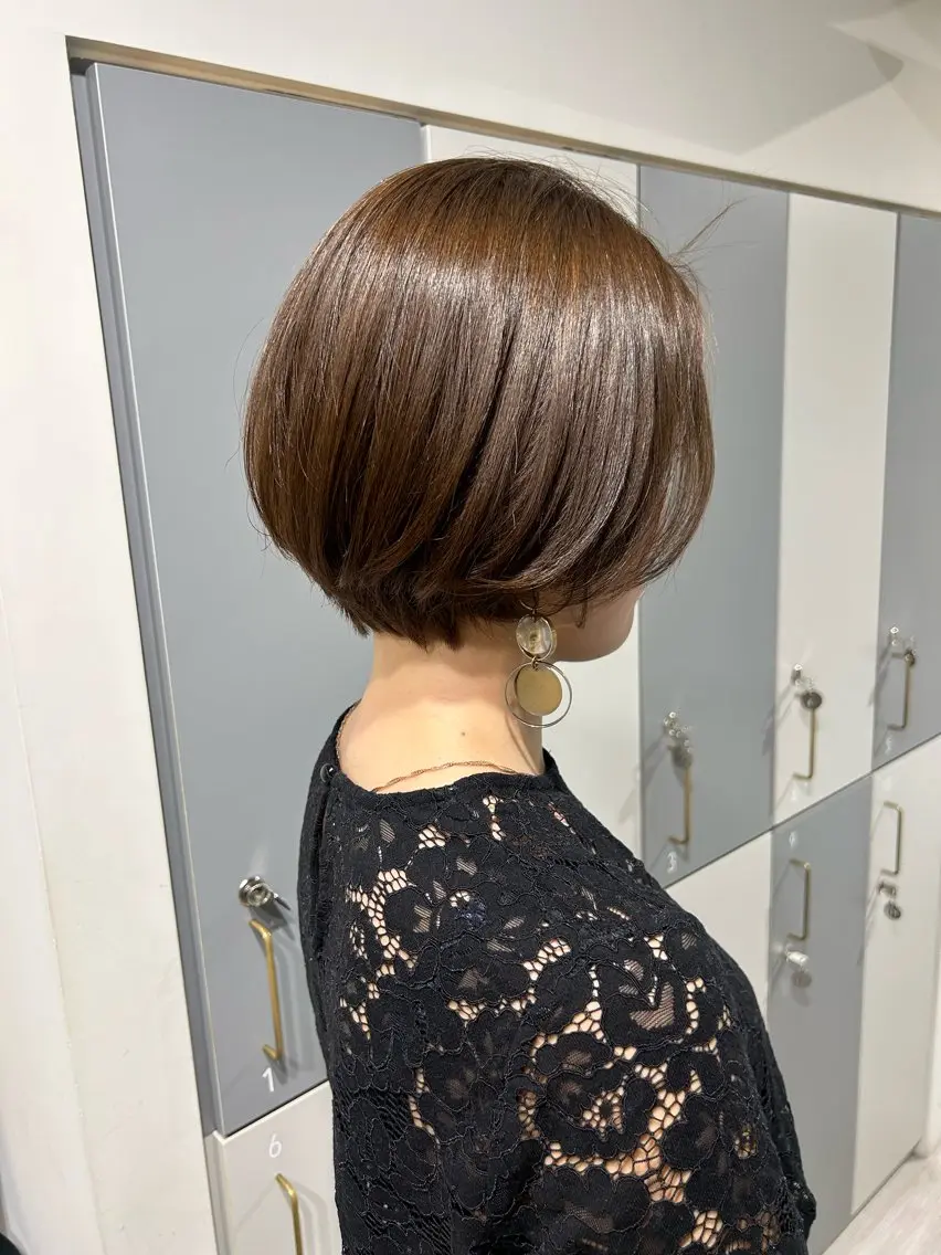 ショート カラー ショートボブ ベージュカラー オリーブベージュ ボブ ショートヘア LOVEST Rihoのヘアスタイル