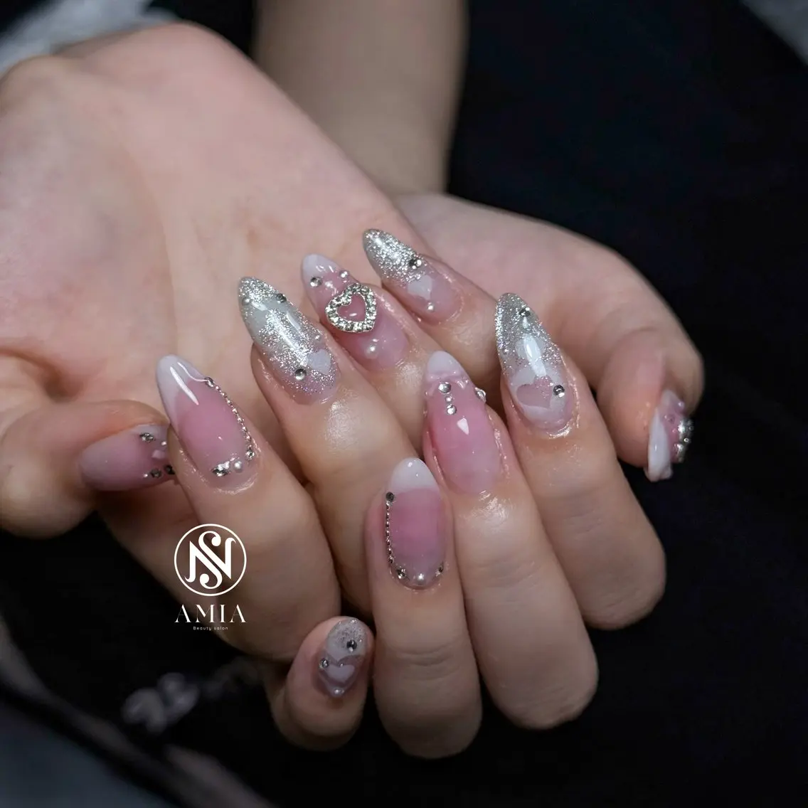 セミロング ハンドネイル 🌟AMIA BEAUTY🌟のネイルデザイン