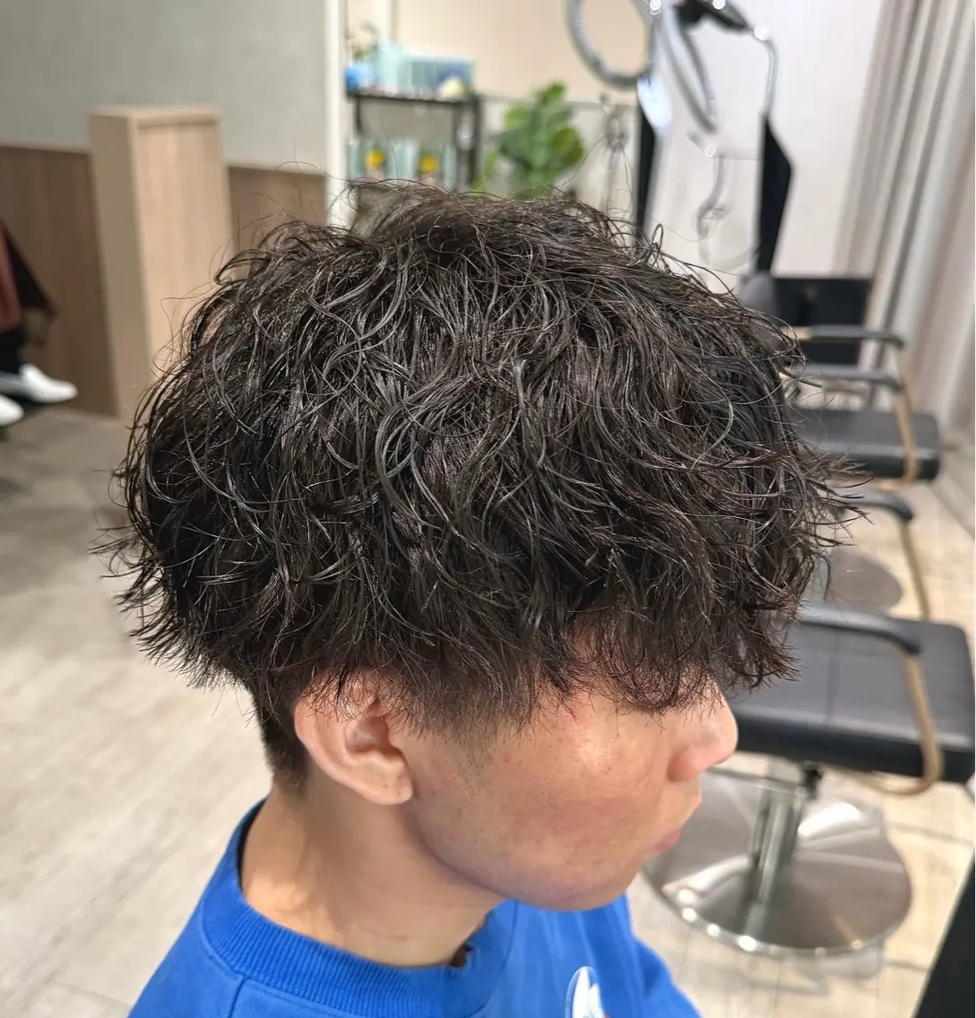 パーマ メンズ メンズブリーチ メンズパーマ 波巻きパーマ 髪質改善 カット パーマ ユージ ✂︎ カット／パーマ特化のヘアスタイル