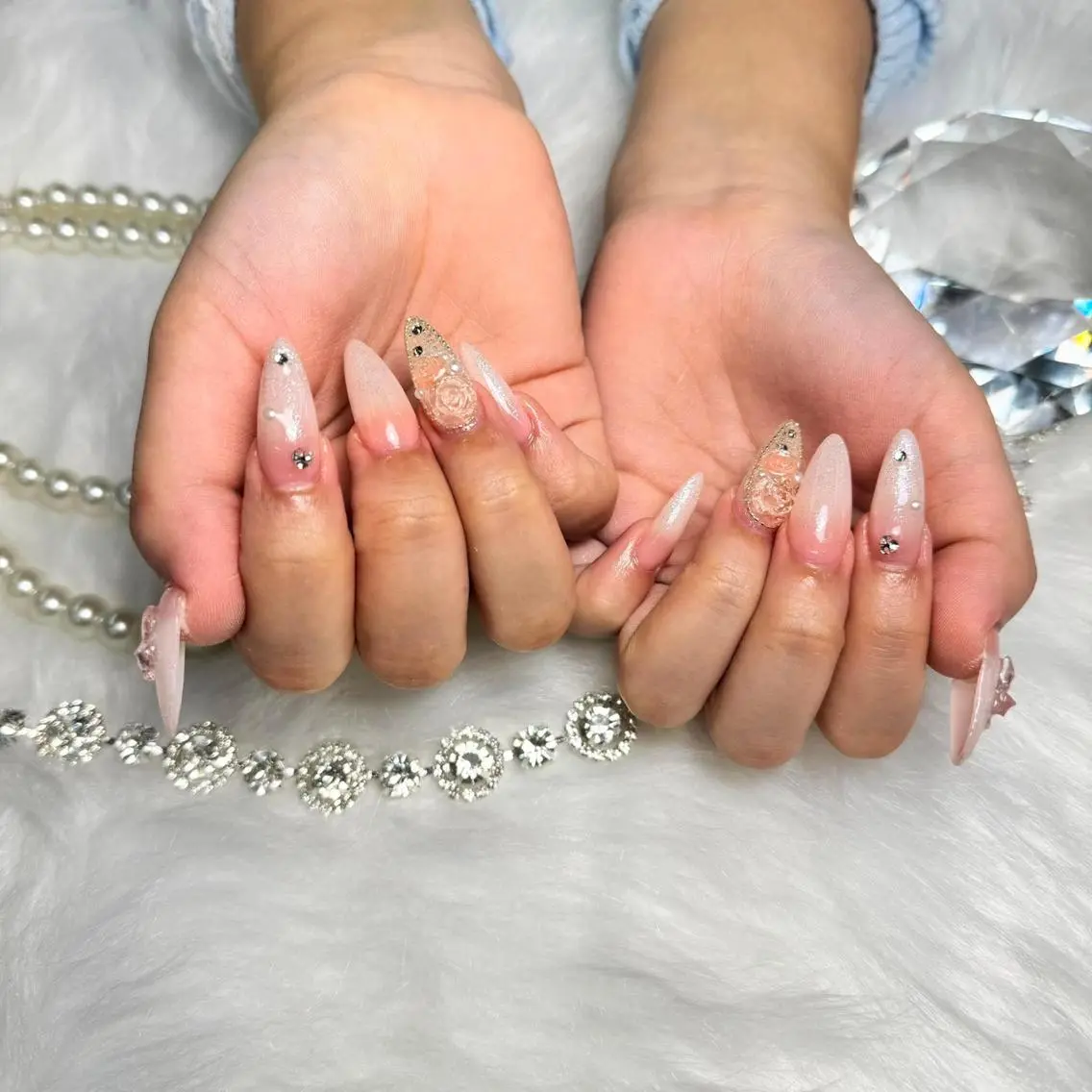 ネイル アートネイル ジェルネイル 韓国ネイル ロングネイル 持ち込み ハンドネイル Blingg NailStudioのネイルデザイン