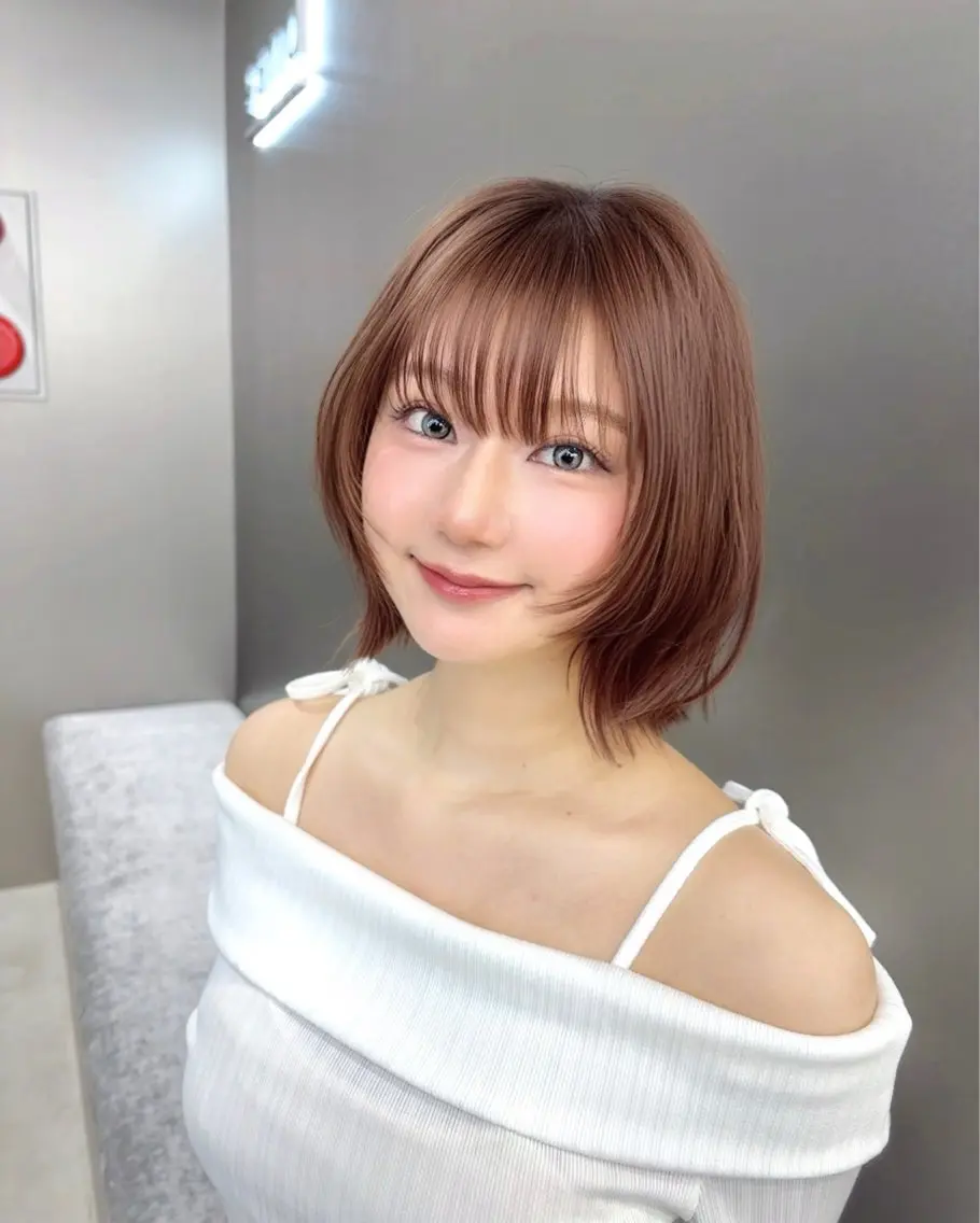 ミディアム レイヤーカット レイヤー・カット モデル・透明感カラーのヘアスタイル