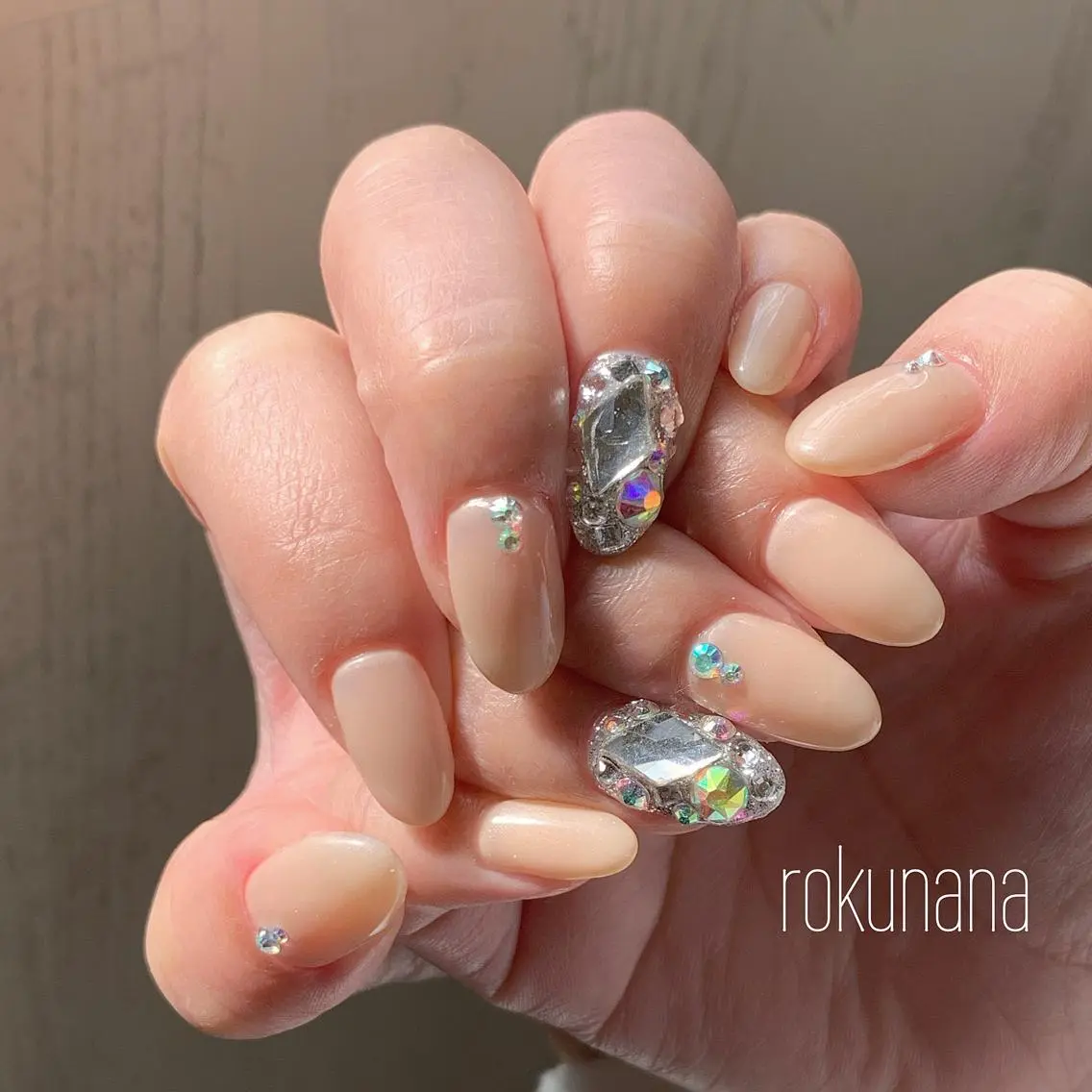 ネイル ストーンネイル rokunana 佐野のネイルデザイン