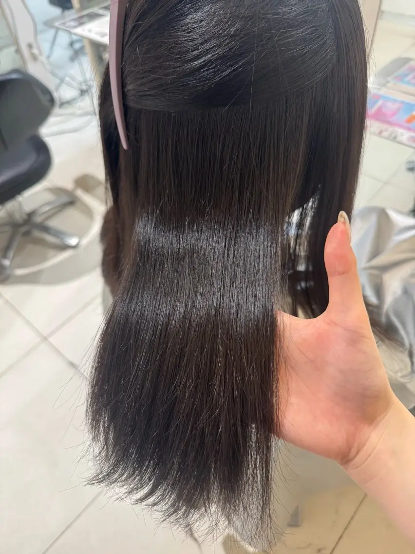 ロング カット 縮毛矯正 松下 紗季のヘアスタイル