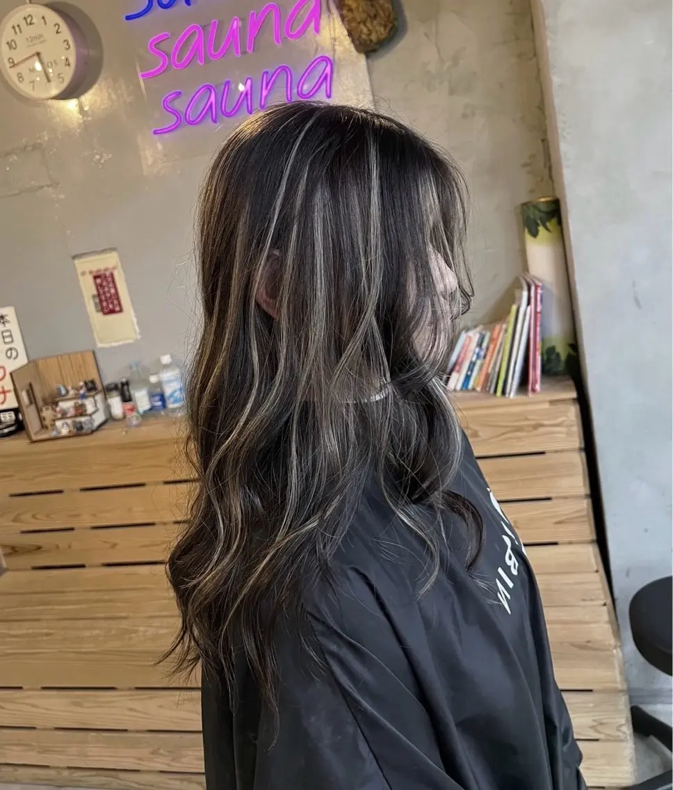 セミロング カラー ダークグレー ダークグレージュ グレージュ ハイライトカラー ハイライト ヘアカラー トリートメント 指名数No.1 /NAOYAのヘアスタイル