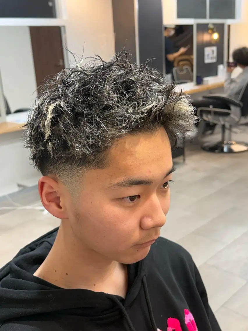 メンズ フェードカット スキンフェード カット ヘアカラー 直毛改善特化美容師/ 大森雄貴のヘアスタイル