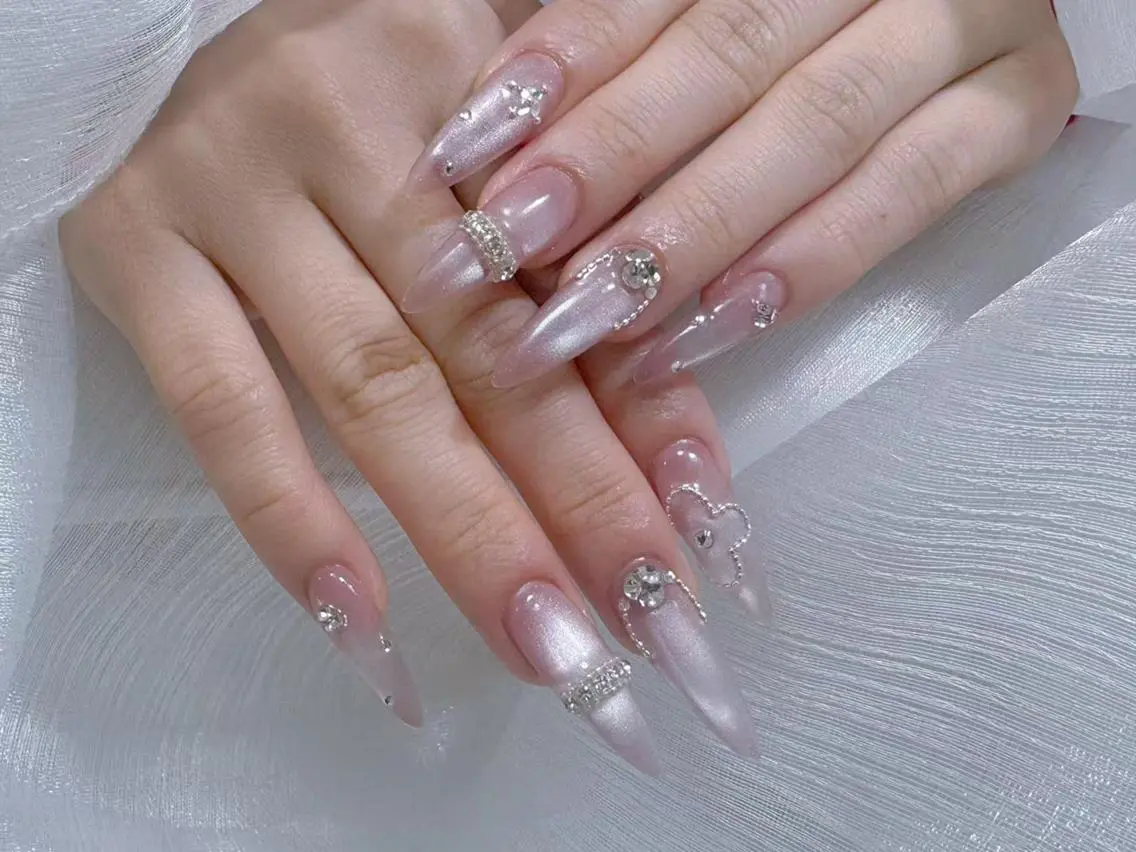 ネイル フレンチネイル ジェルネイル ガラスフレンチ 韓国ネイル マグネットネイル ハンドネイル ハンドケア The Nail& EyeLashのネイルデザイン