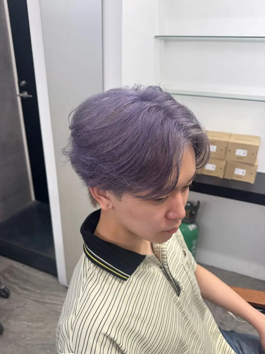 カラー メンズ メンズブリーチ ブリーチ ラベンダーカラー メンズヘア カット、パーマ特化のヘアスタイル