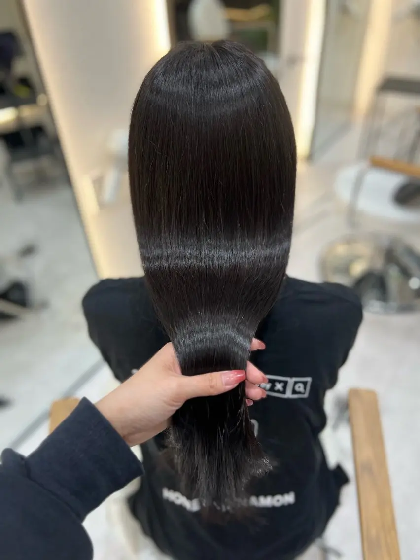 ロング Zina aimiのヘアスタイル
