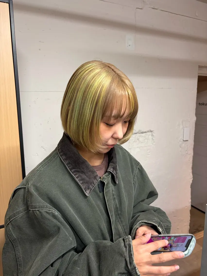 ショート カラー ハイライトカラー ハイライト カット ヘアカラー tokute よしかわなお🍒のヘアスタイル