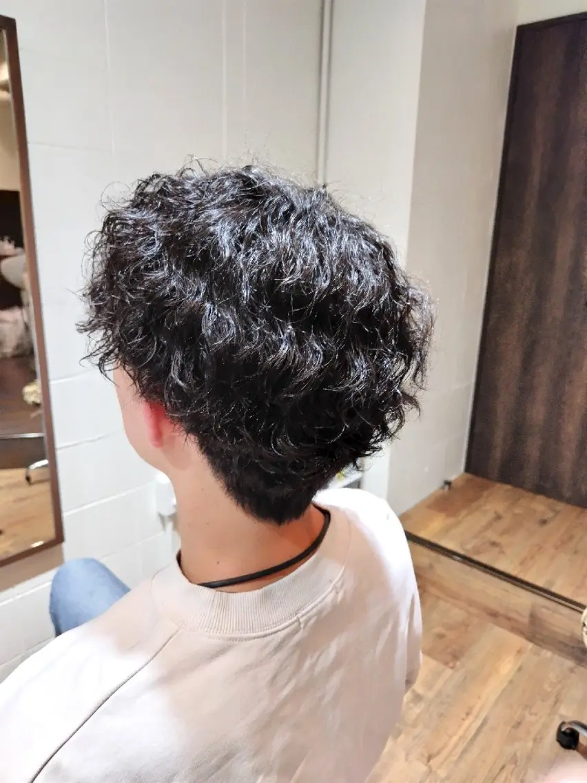 ショート パーマ メンズ メンズパーマ ツイストスパイラルパーマ 刈り上げ スパイラルパーマ カット パーマ 反保 裕伸のヘアスタイル