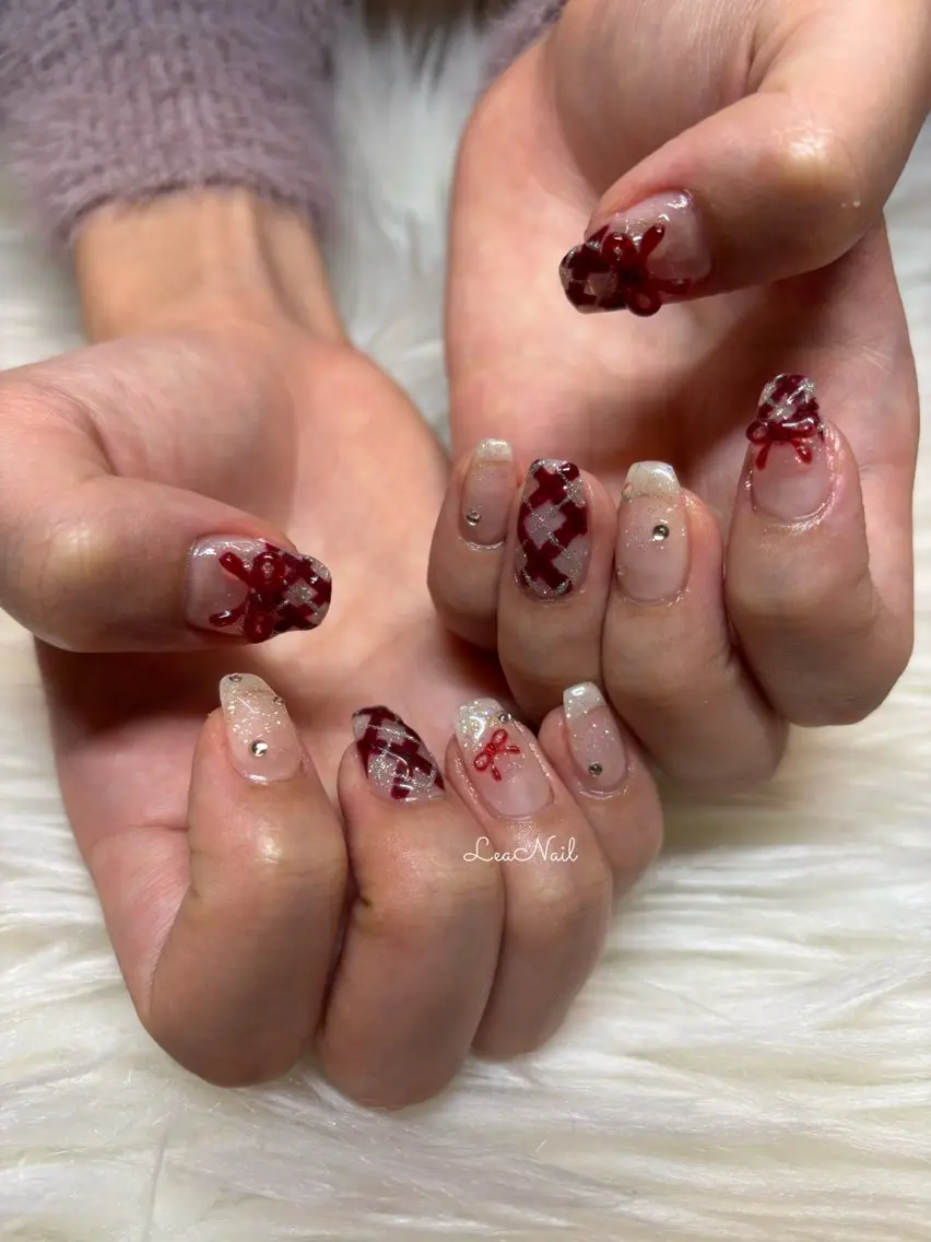 ネイル ボルドー キラキラネイル 持ち込み リボン Lea Nailのネイルデザイン