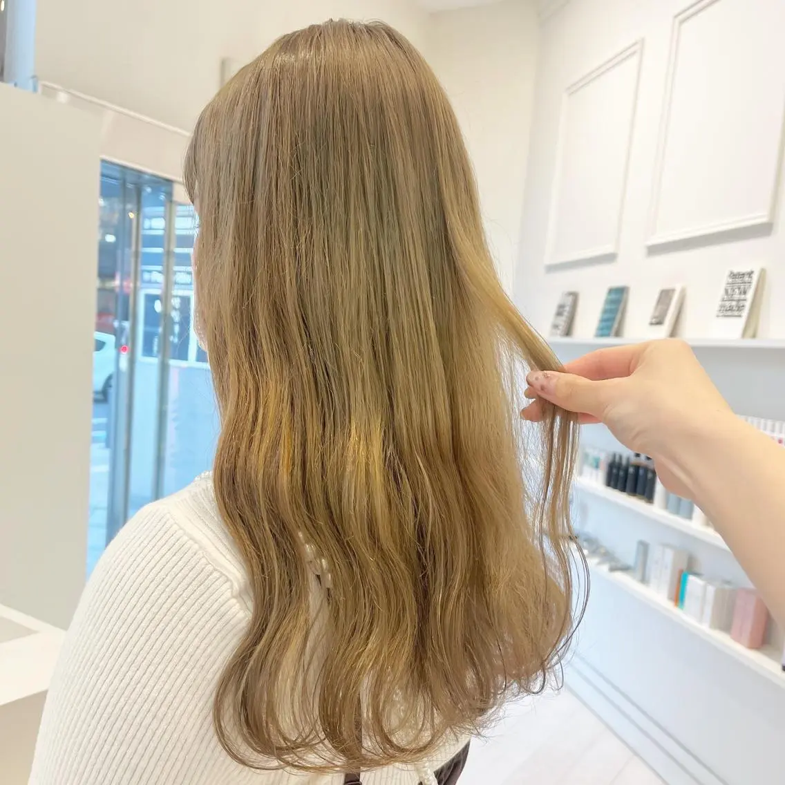 ロング カラー ブリーチ GOODDAY ヘアサロンのヘアスタイル