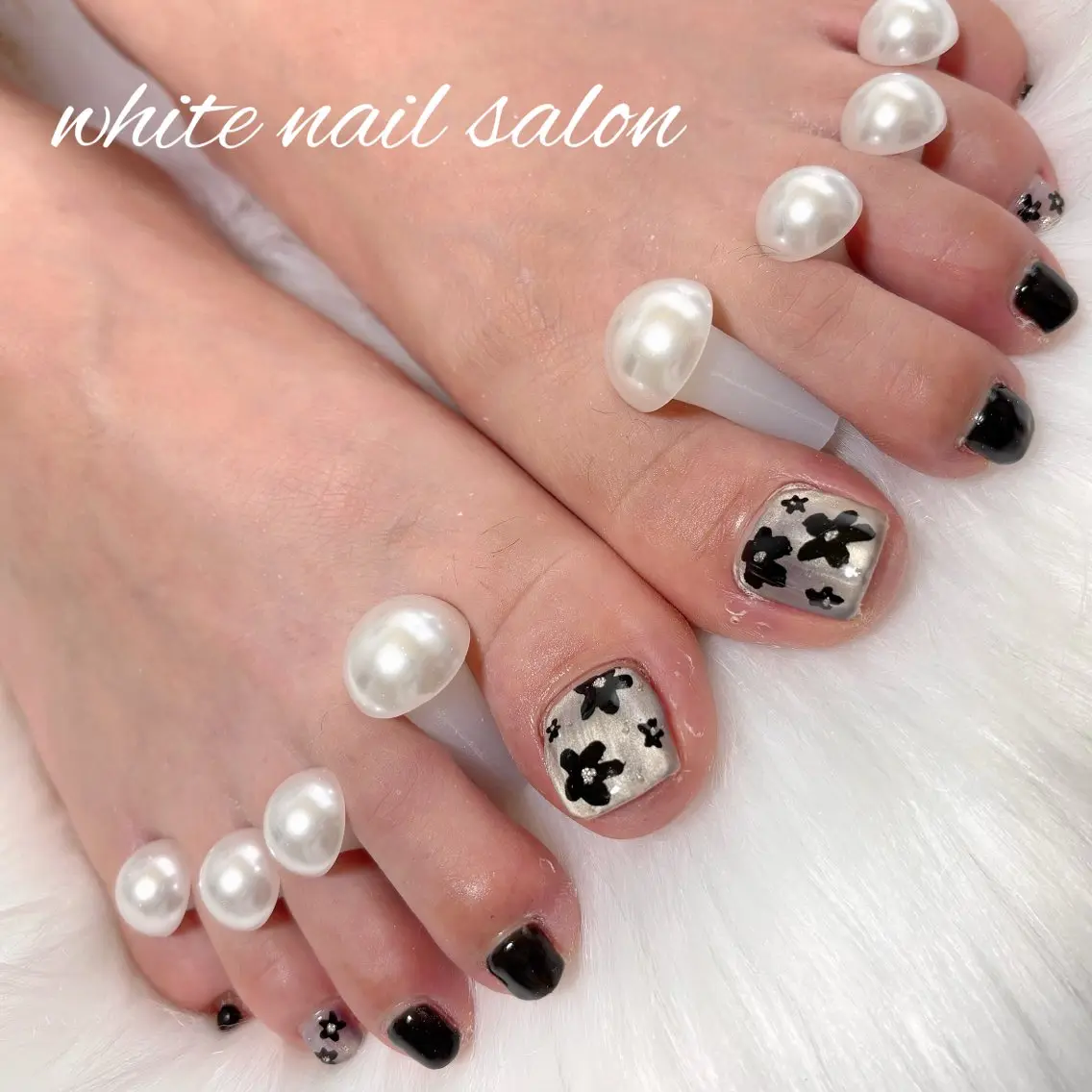 ネイル フットネイル ラメ(グリッター) フットネイル white nail salonのネイルデザイン