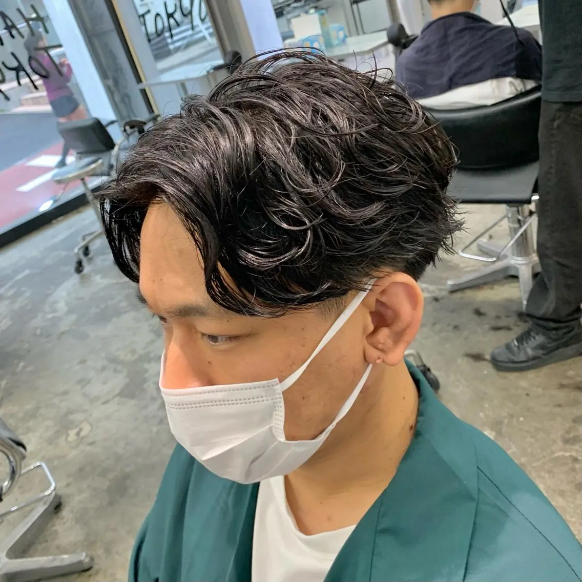 ショート パーマ メンズ センターパート カット パーマ メンズ特化美容師/ 藤戸 椋のヘアスタイル