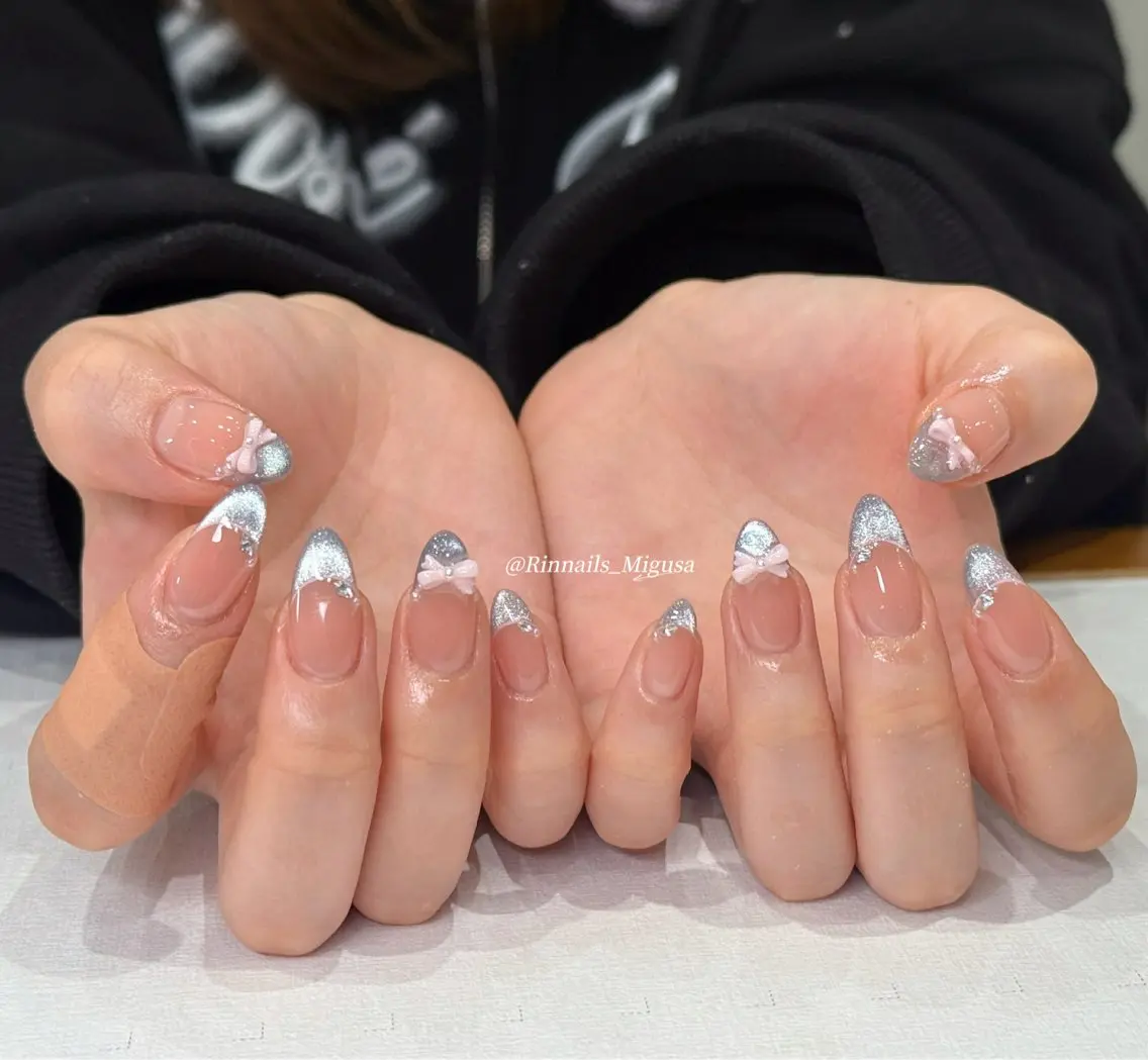 ネイル オーロラネイル ブルー チークネイル フレンチネイル グラデーション RIN NAILS ᥫ᭡Migusaのネイルデザイン
