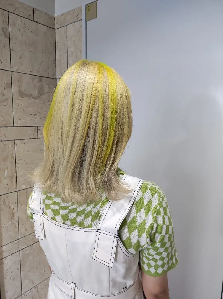 カラー セミロング ブリーチ 大人髪ヘアセット/ 切りたて感なしカットのヘアスタイル