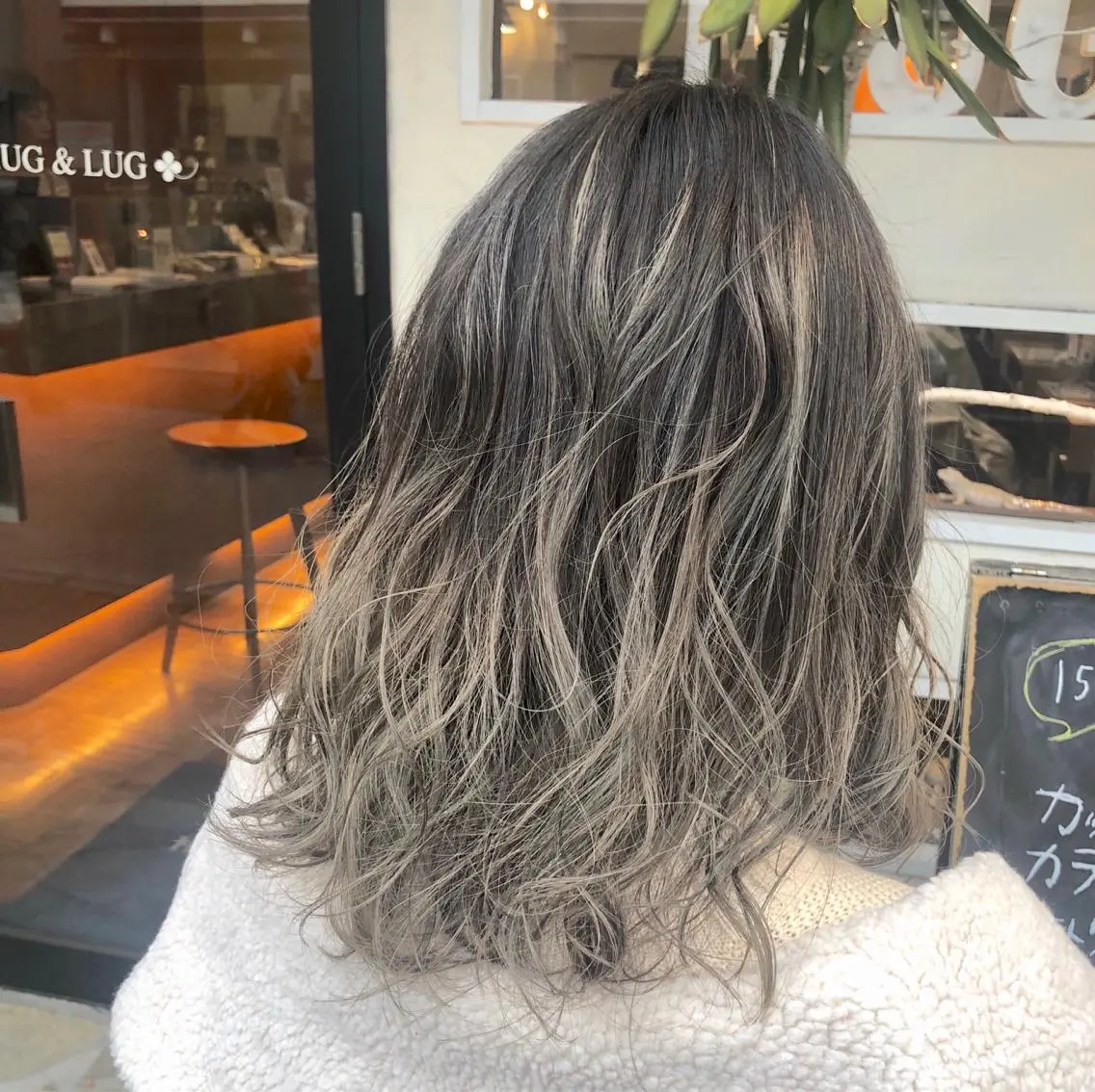 セミロング カラー ヘアアレンジ バレイヤージュ ブリーチ ハイライトカラー ハイライト レイヤーカット 高橋胡桃🪽 ディレクターのヘアスタイル