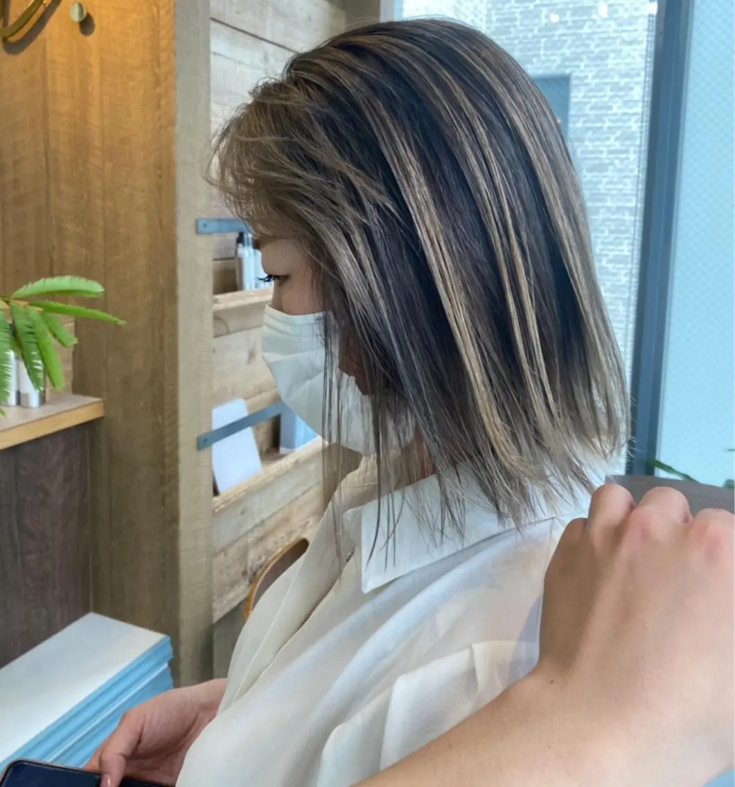 ミディアム カラー バレイヤージュ レイヤーカット 横尾 歩のヘアスタイル