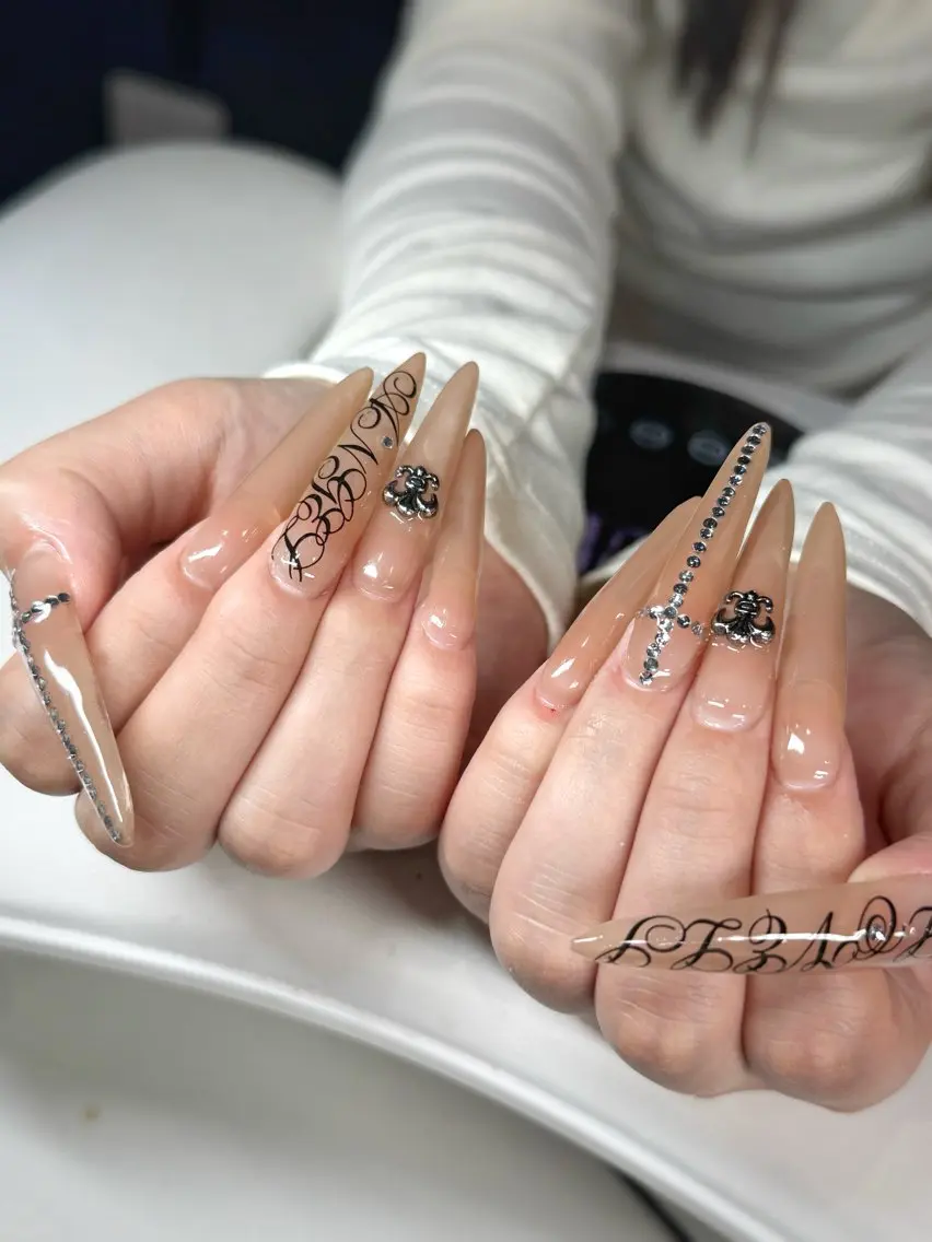 ネイル Noir nails aikaのネイルデザイン