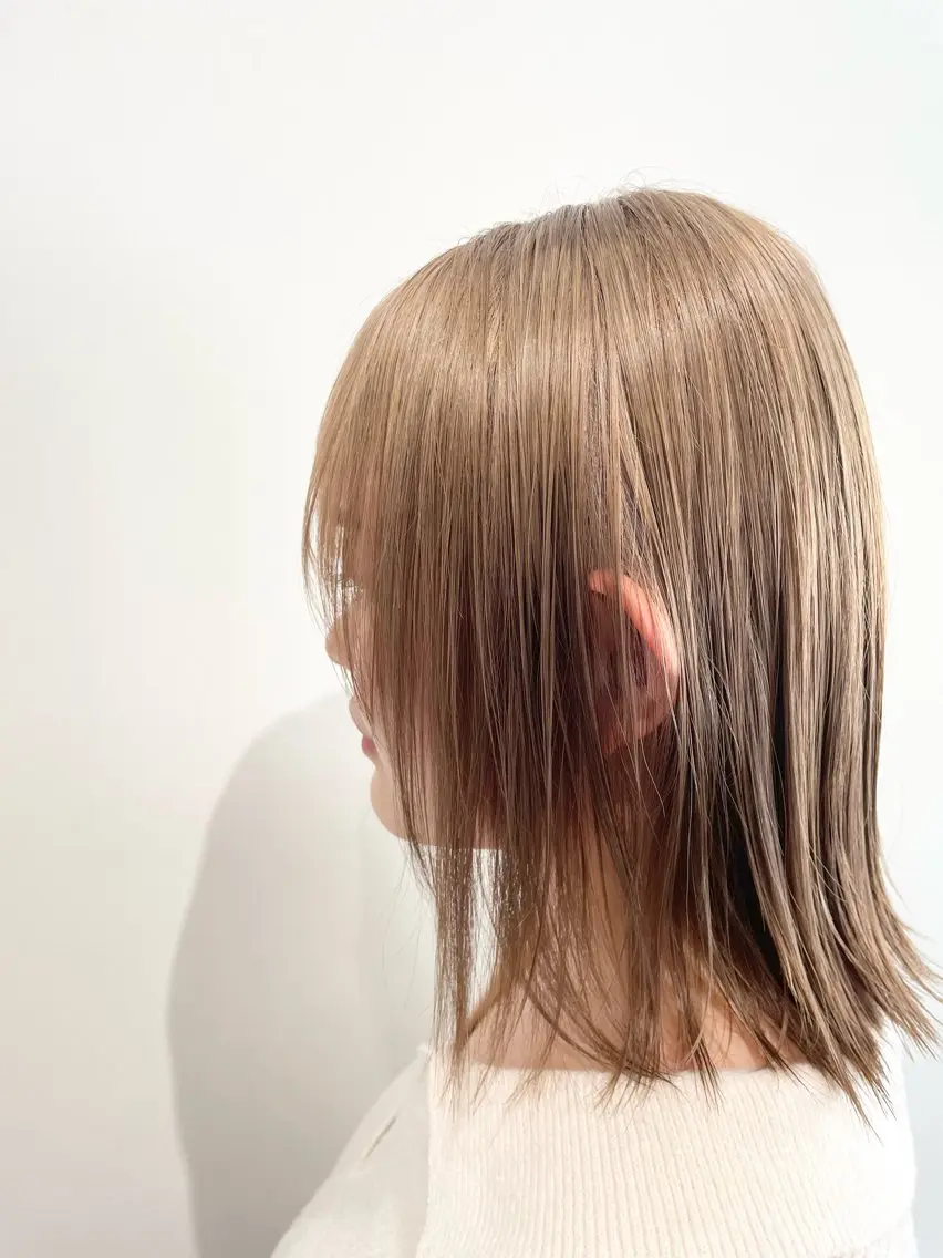 セミロング カラー ベージュカラー ブリーチ ミルクティーベージュ カット ヘアカラー 韓国風◎　田中 勇也のヘアスタイル
