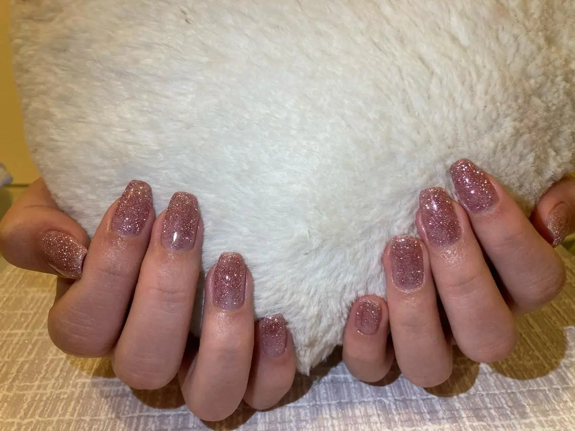 ネイル フラッシュネイル キラキラネイル ラメ(グリッター) シンプルネイル ハンドネイル Lisa’s Salonのネイルデザイン