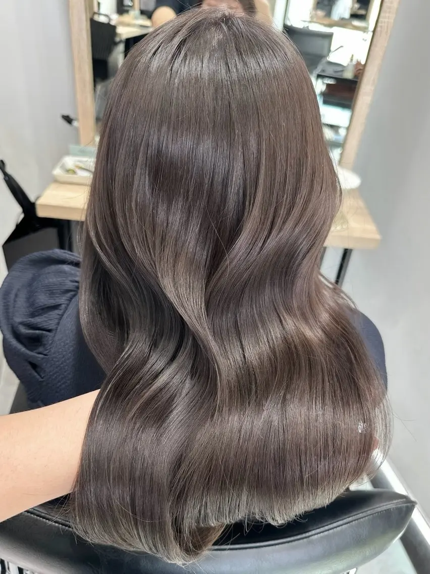 セミロング アイスグレージュ カット ヘアカラー トリートメント ✨透明感カラー 恵比寿HAYATO✨のヘアスタイル