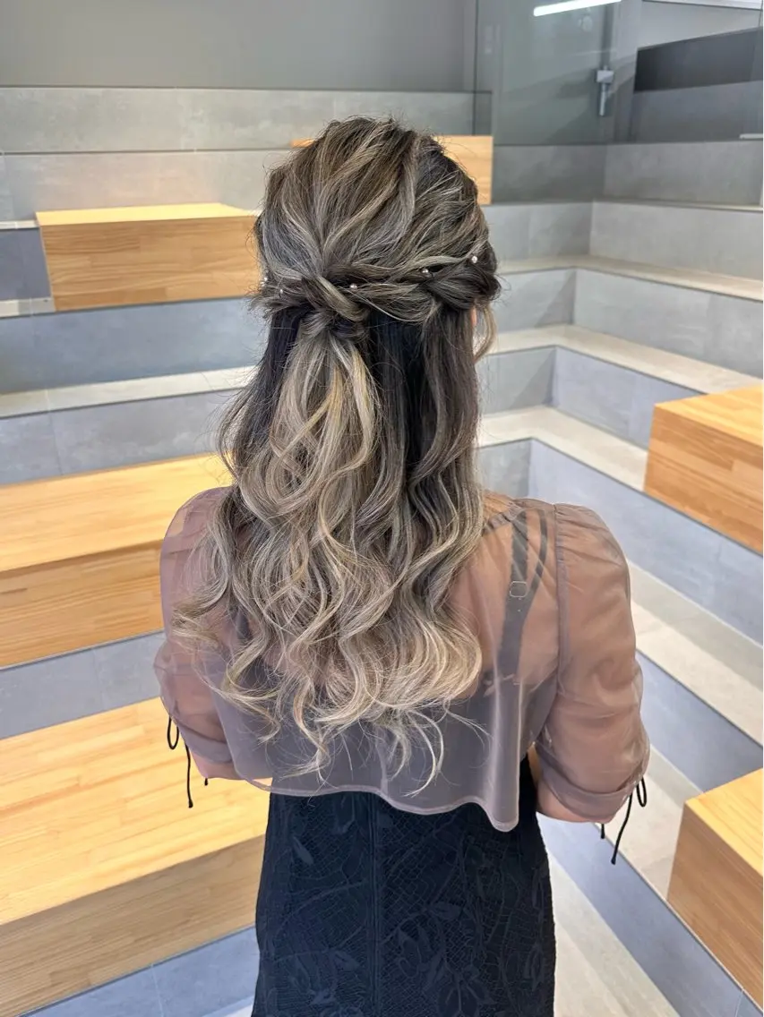 ロング ヘアアレンジ ハーフアップ 染谷 遥花のヘアスタイル