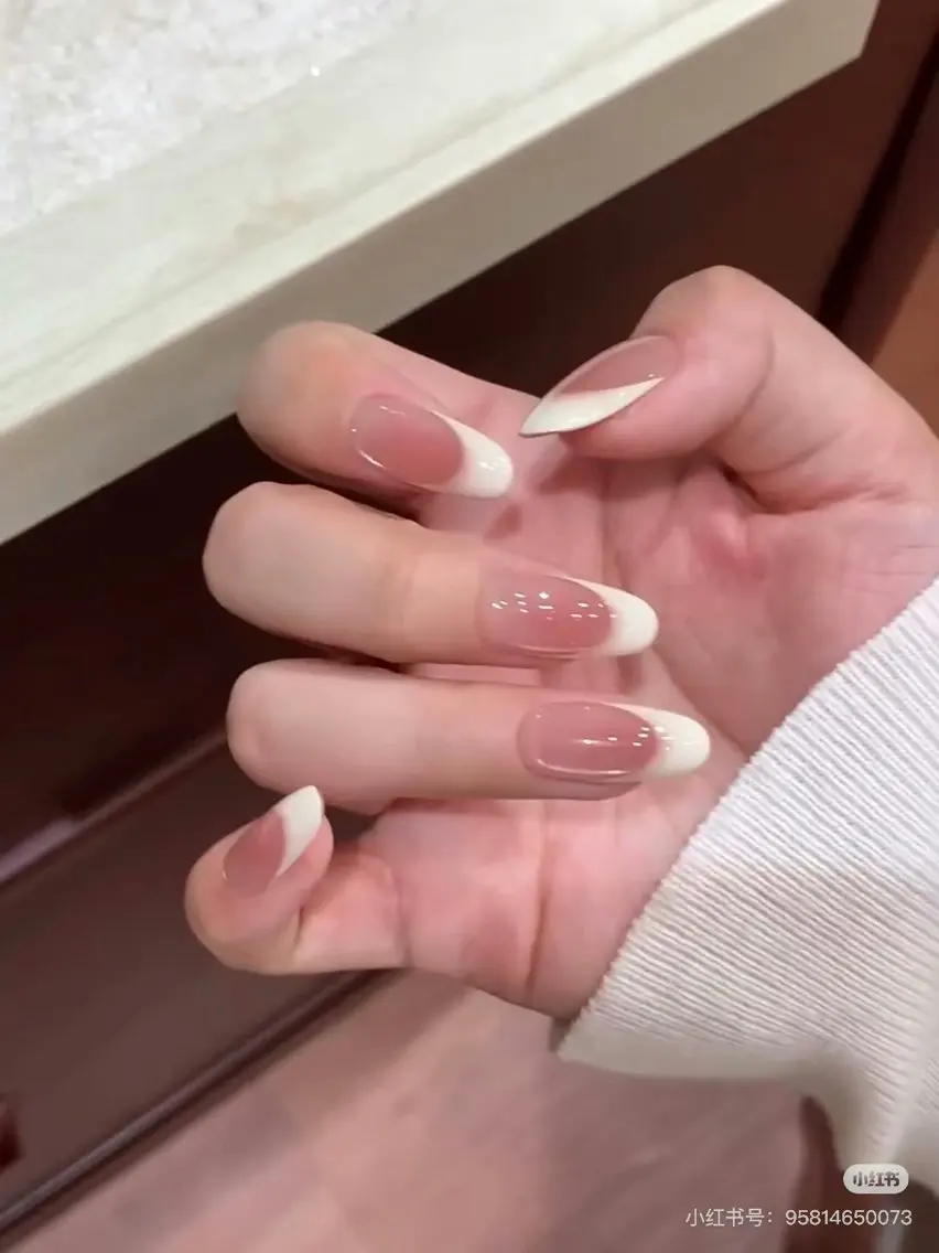 【初回ソフトジェルオフ無料】 ★HAND フレンチ カラ- or スキニ-レンチ(ベースあり)の写真