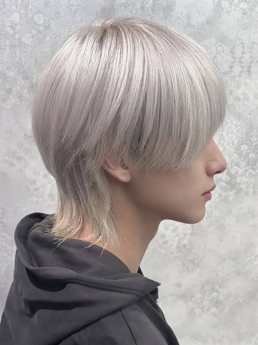 カラー メンズ メンズブリーチ センターパート フェザーパーマ メンズハイトーン メンズ韓国風 カット ヘアカラー メンズハイトーン No.1🏆Tiamのヘアスタイル