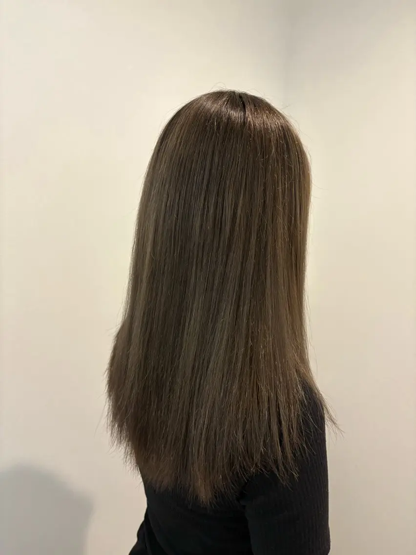 ロング カラー ベージュカラー オリーブベージュ オリーブカラー ヘアカラー 黒川 綾音のヘアスタイル