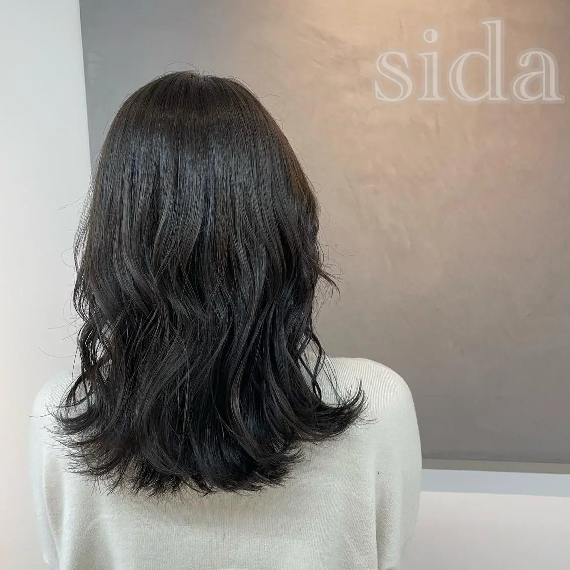 セミロング カラー 西村 真夜のヘアスタイル