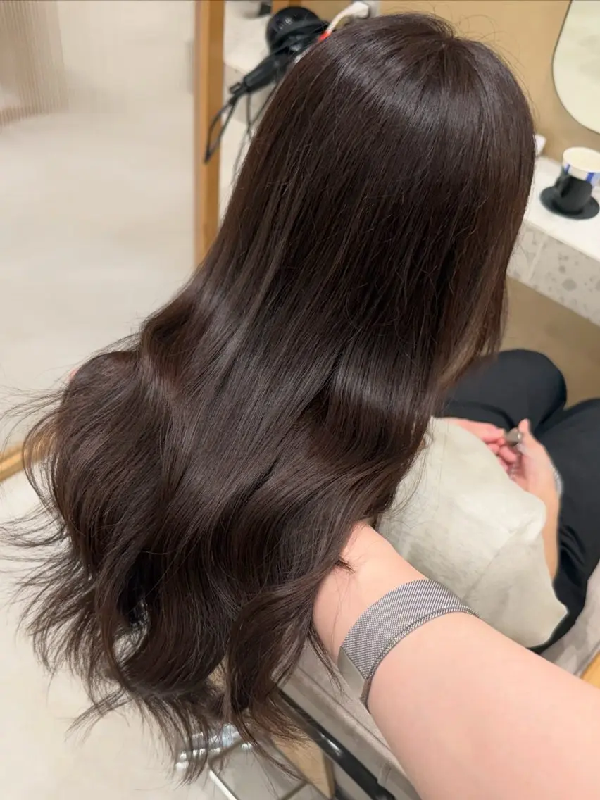 ロング カット ヘアカラー トリートメント ユウキ/レイヤー 透明感ベージュのヘアスタイル