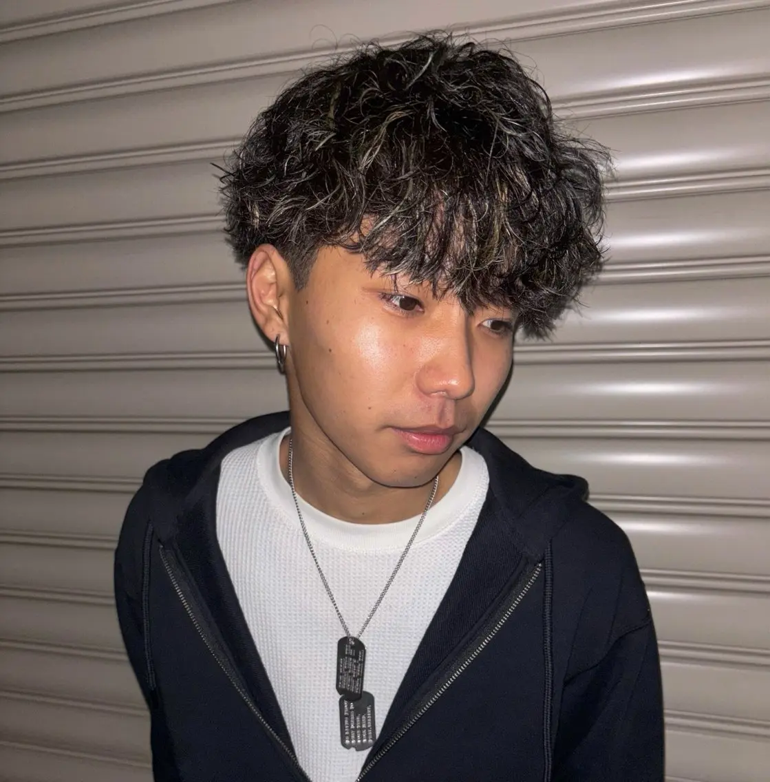 ショート カラー パーマ メンズ メンズブリーチ メンズハイライト メンズパーマ 波巻きパーマ ブリーチ ヘアカラー 平井 颯斗のヘアスタイル