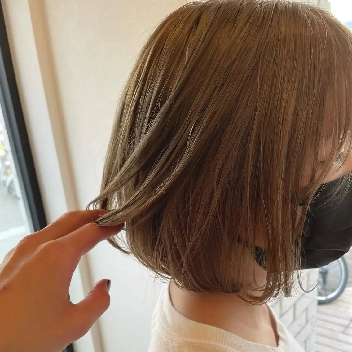ショート カラー ヘアアレンジ ベージュカラー ブリーチ ボブ 🎗秋山勇/ GEAR.代表のヘアスタイル