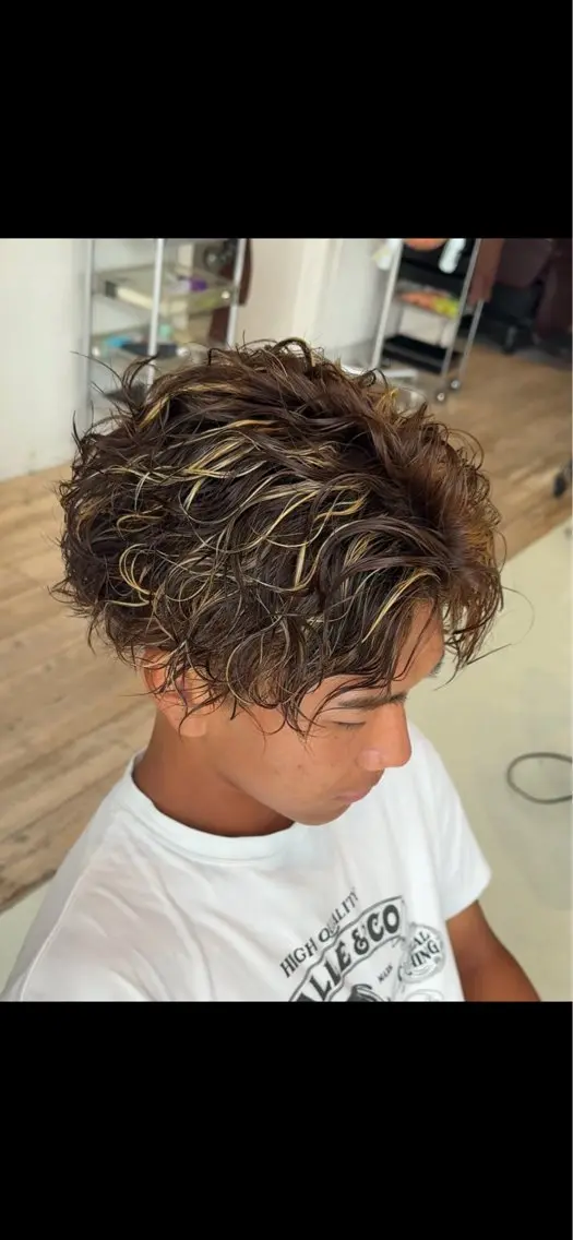 カラー パーマ メンズ センターパート メンズハイライト メンズパーマ ハイライトカラー fifth原宿/ 今村圭一のヘアスタイル