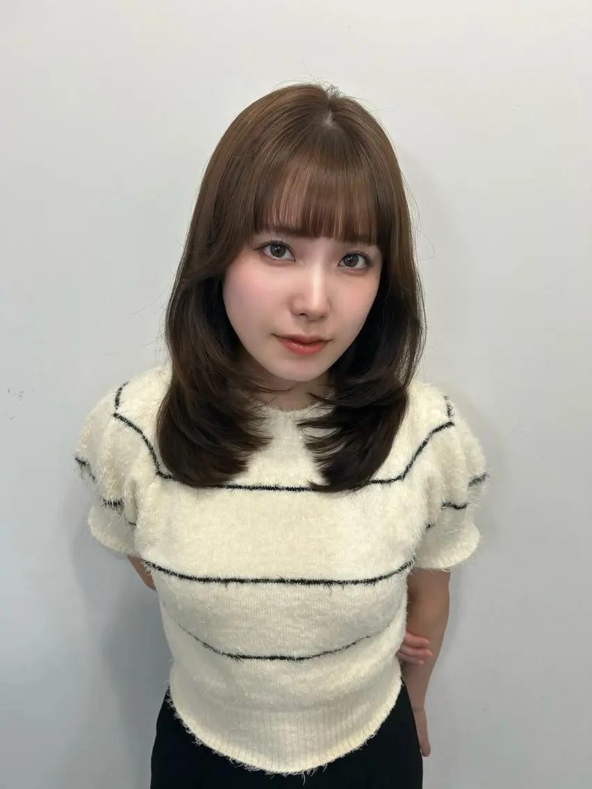 ミディアム カラー ベージュカラー 黒髪 ブリーチ ブルーカラー ブルーブラック カット ヘアカラー トリートメント 韓国ヘア/レイヤー Lily Wongのヘアスタイル