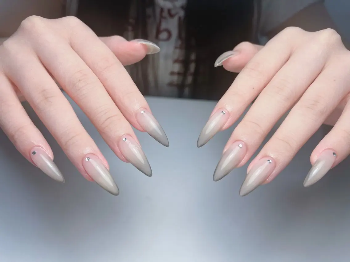 ネイル 成人式 フラッシュネイル フットネイル ジェルネイル 卒業式 ハンドネイル ハンドケア 心斎橋Mione nail salonのネイルデザイン