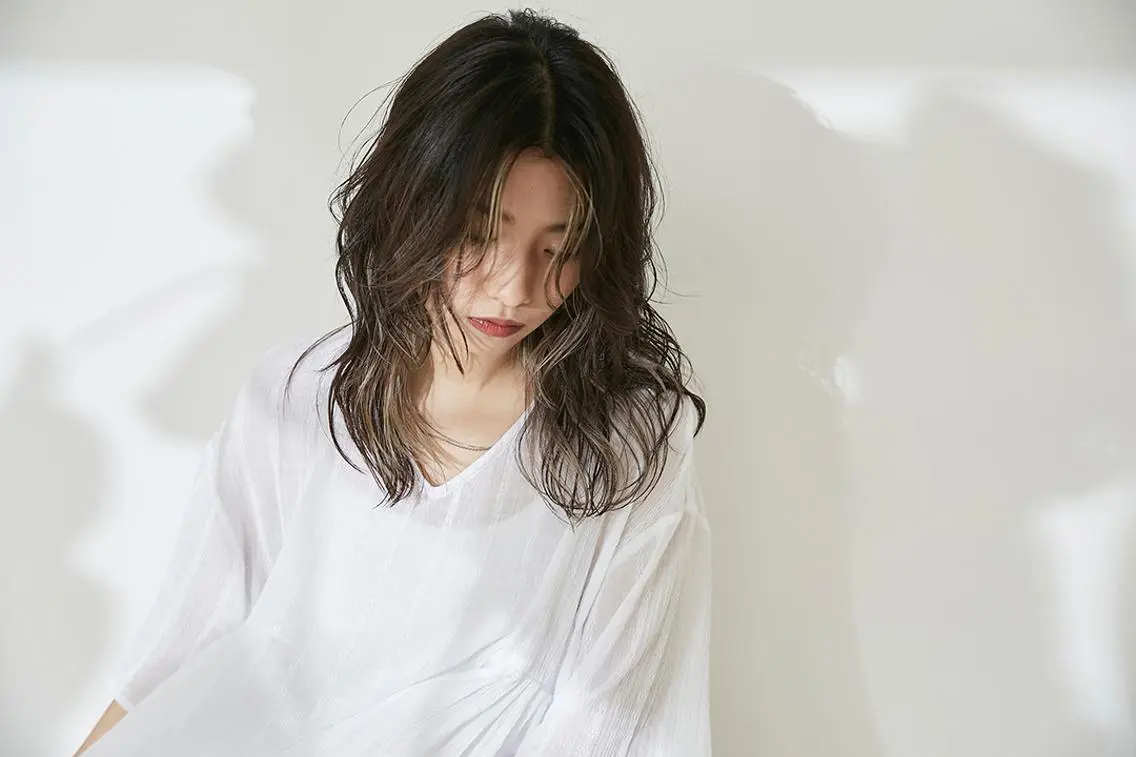 ロング 透明感ブリーチ/ メンズパーマのヘアスタイル