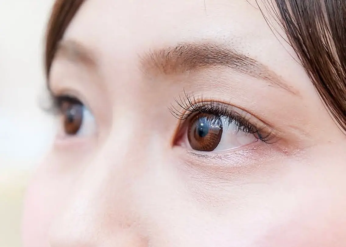 すっぴん可愛い♪【軽量×高持続フラットラッシュ】オフ・アイパック込100本の写真
