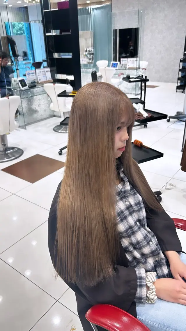 ロング ハイトーンカラー✨️ 艶カラー特化Amiのヘアスタイル