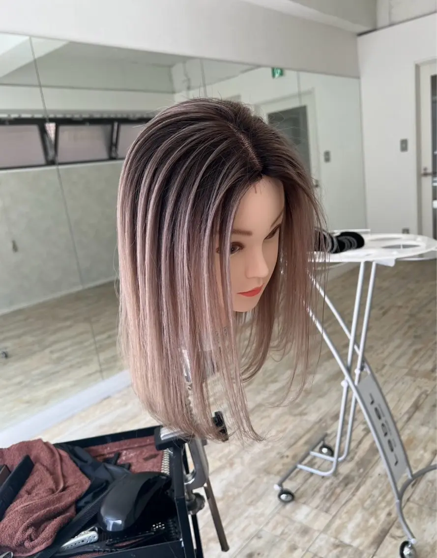 ミディアム カラー バレイヤージュ ベージュカラー ホワイトベージュ レイヤーカット 指名数No.1 /NAOYAのヘアスタイル