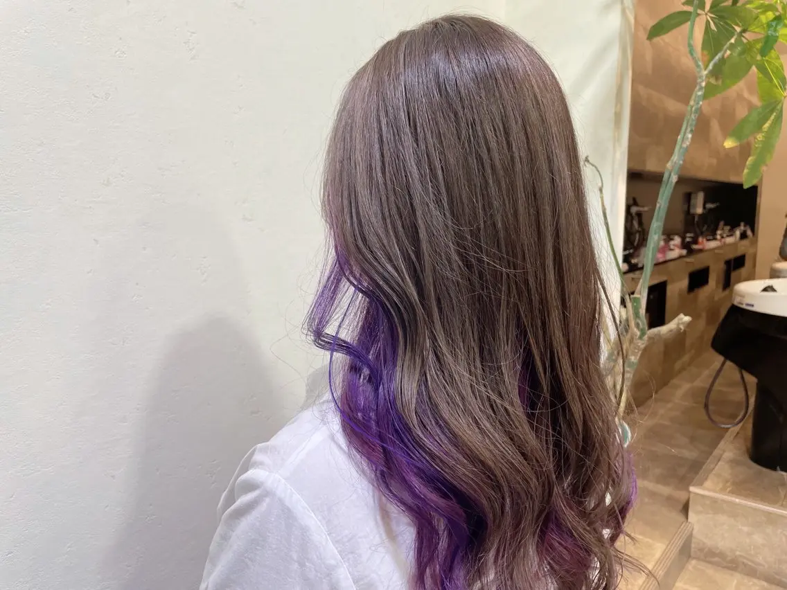 ロング カラー 塩崎 明菜のヘアスタイル