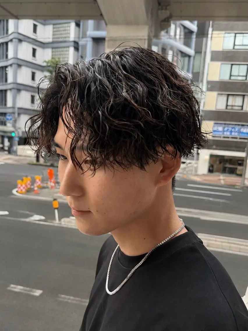 パーマ メンズ 梅田/センターパート 山下学偉のヘアスタイル