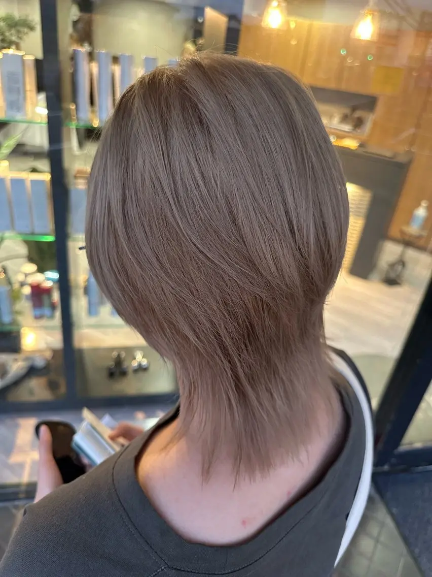 ミディアム カラー ベージュカラー ウルフカット arika オケシ　リョウダイのヘアスタイル