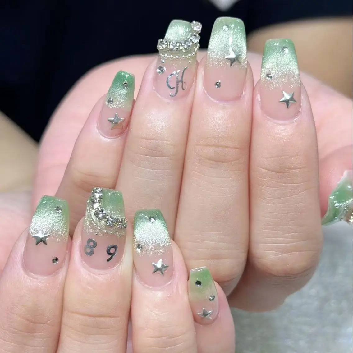 ネイル ハンドネイル Queens テイのネイルデザイン