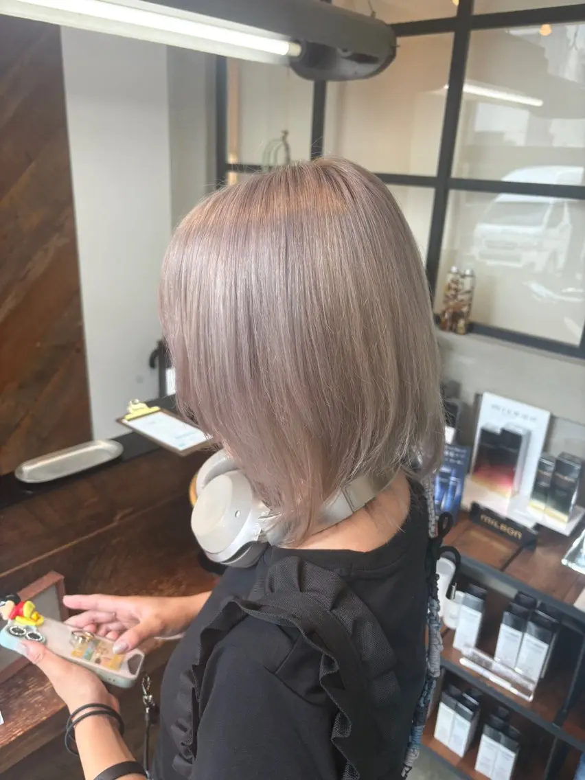 カラー グレージュ ハイトーンカラー ハイトーングレージュ ヘアカラー 小林 広汰のヘアスタイル
