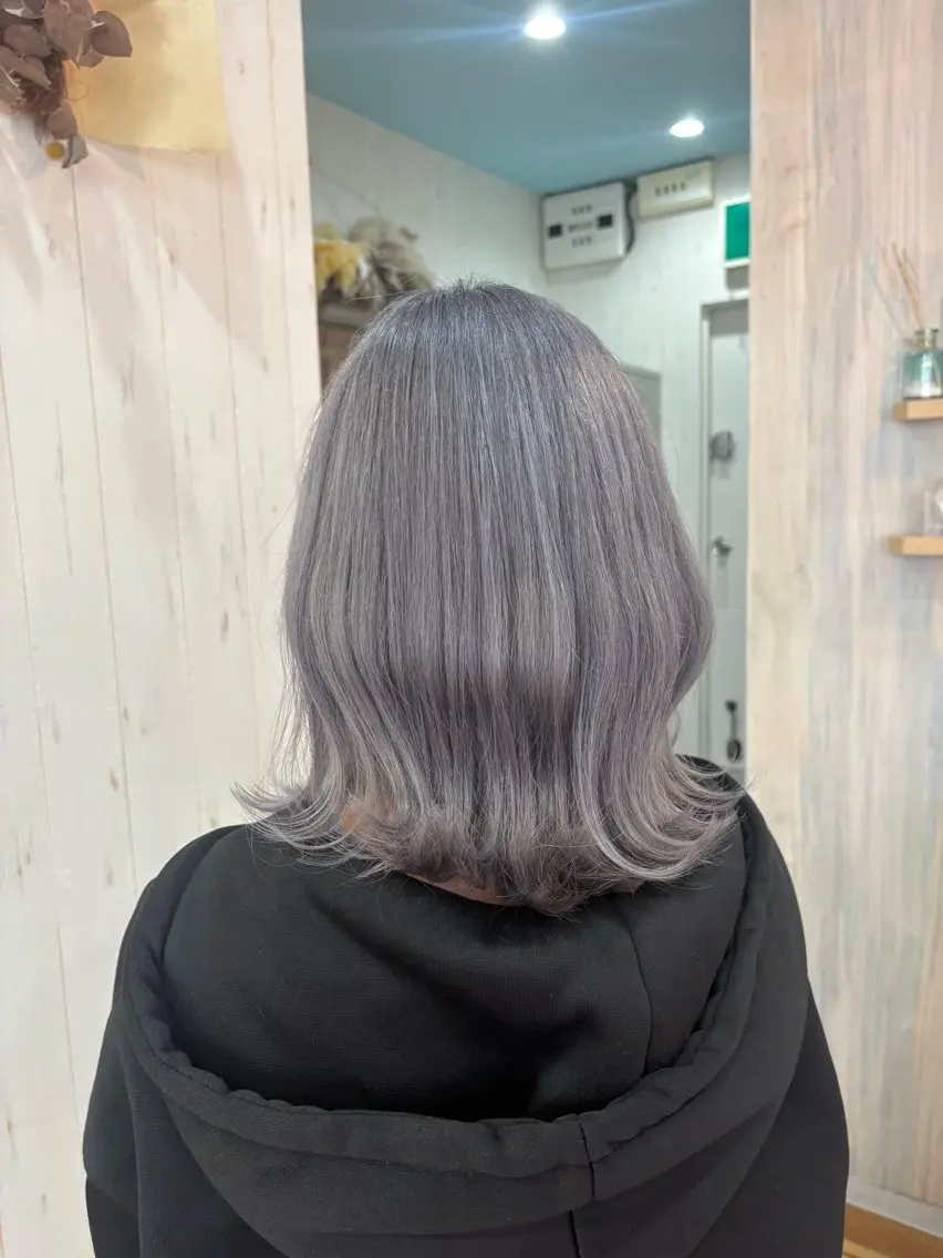 ミディアム カラー 友杉 香子のヘアスタイル